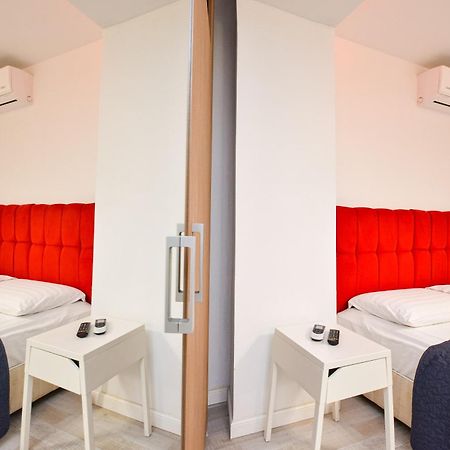 Dracula Adventure Tours Accommodation Bucarest Exterior foto