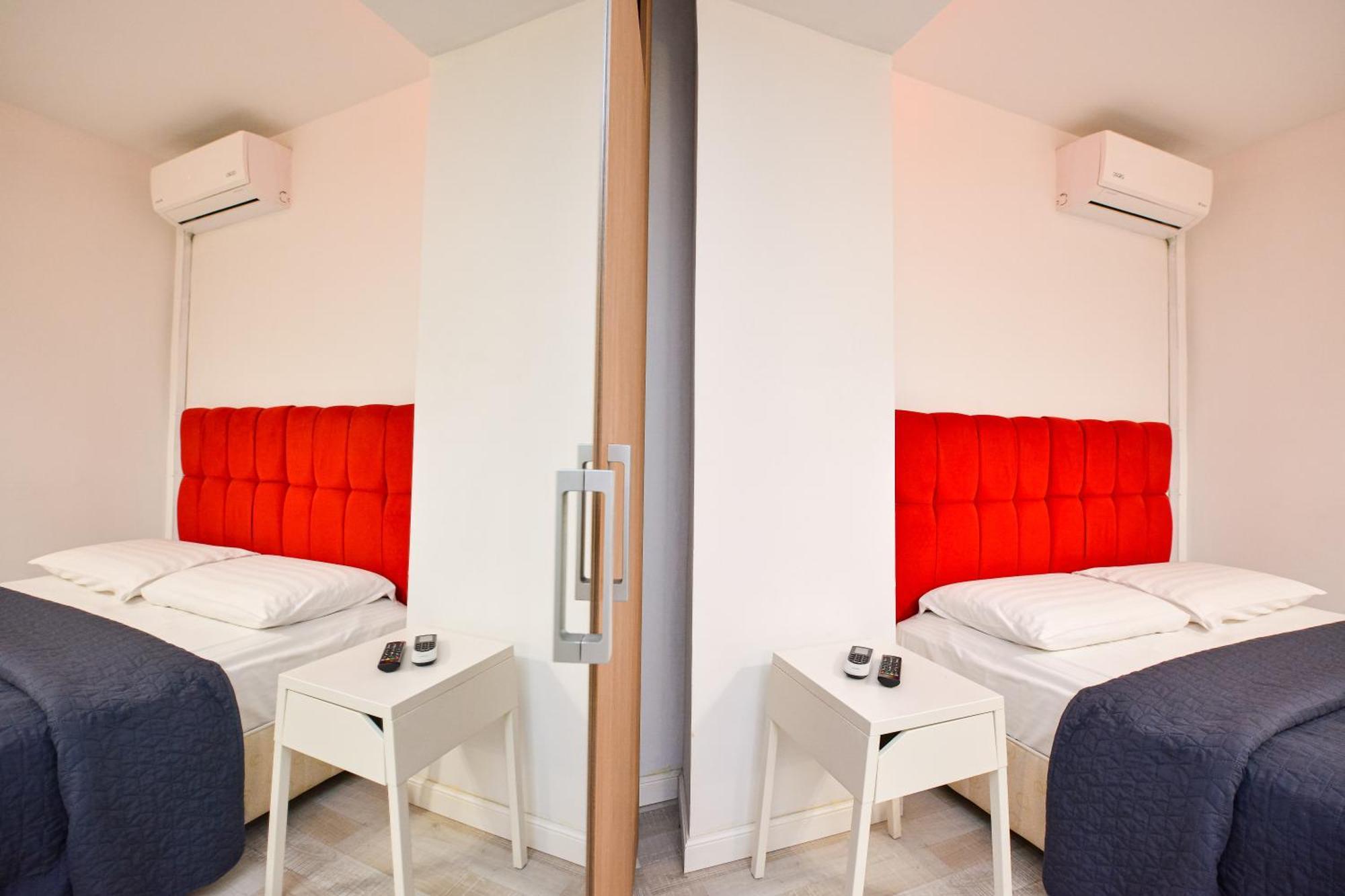 Dracula Adventure Tours Accommodation Bucarest Exterior foto