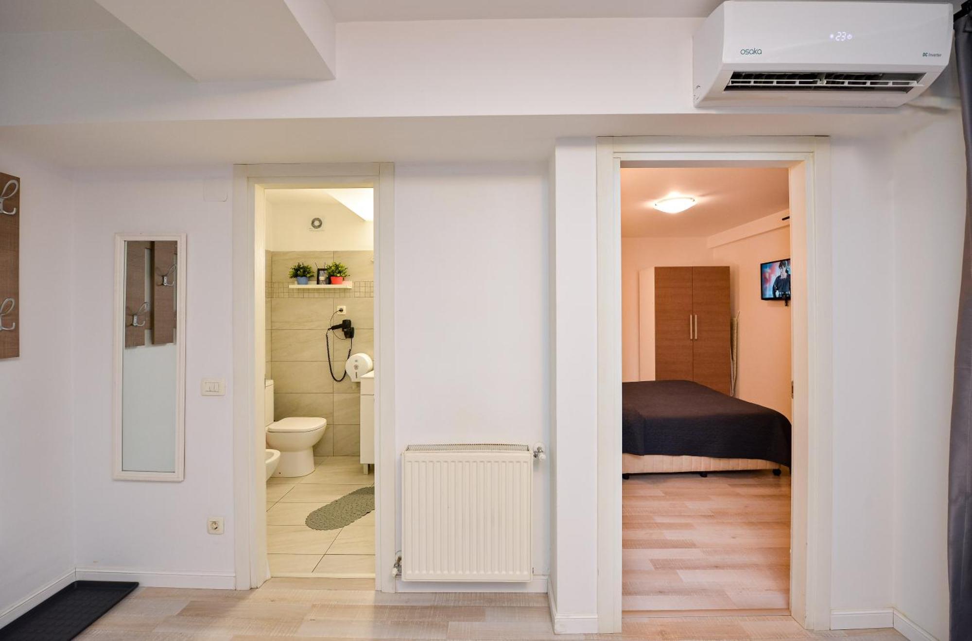 Dracula Adventure Tours Accommodation Bucarest Exterior foto
