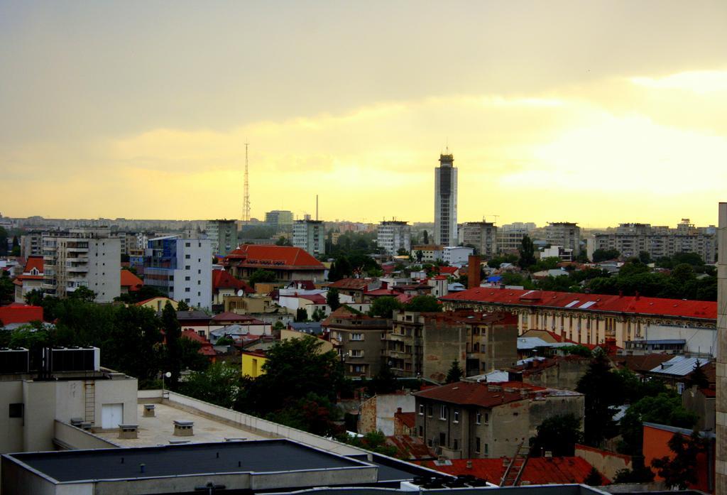 Dracula Adventure Tours Accommodation Bucarest Exterior foto